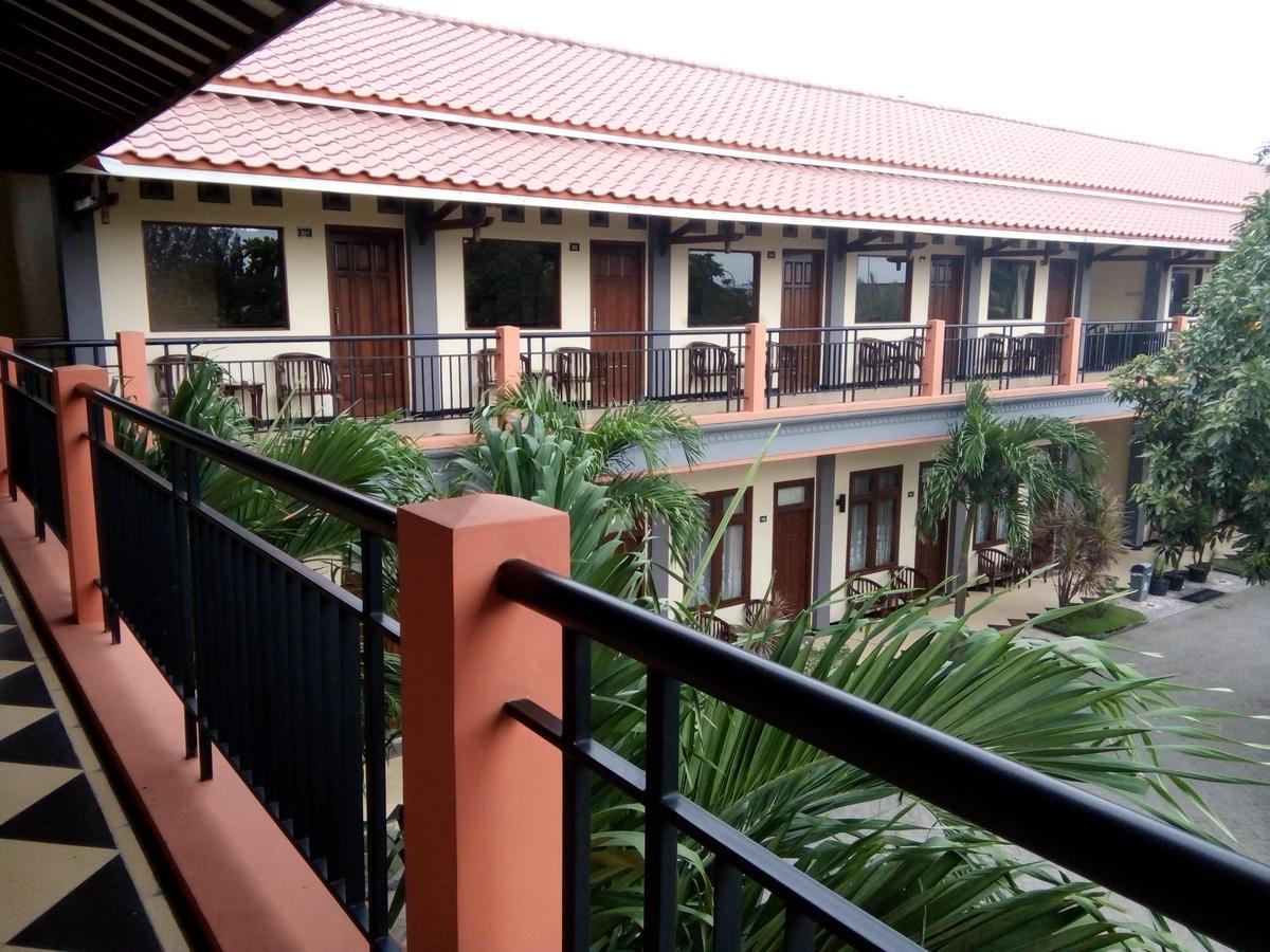 Nirwana Hotel Bojonegoro ภายนอก รูปภาพ